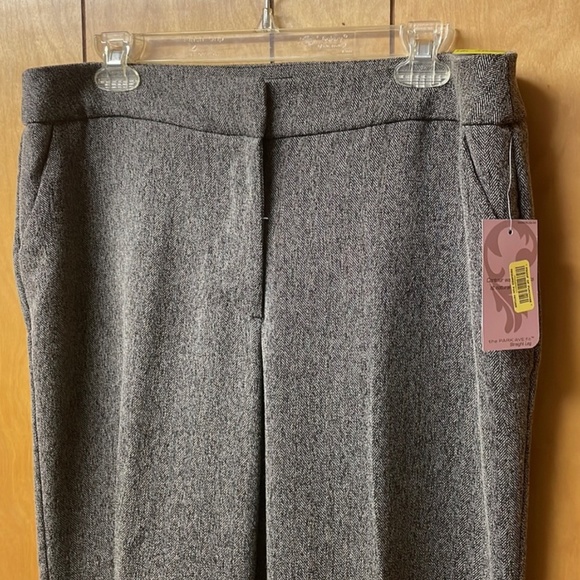 Investments Petite Straight Leg Short Pants (NWT) - Picture 2 of 8